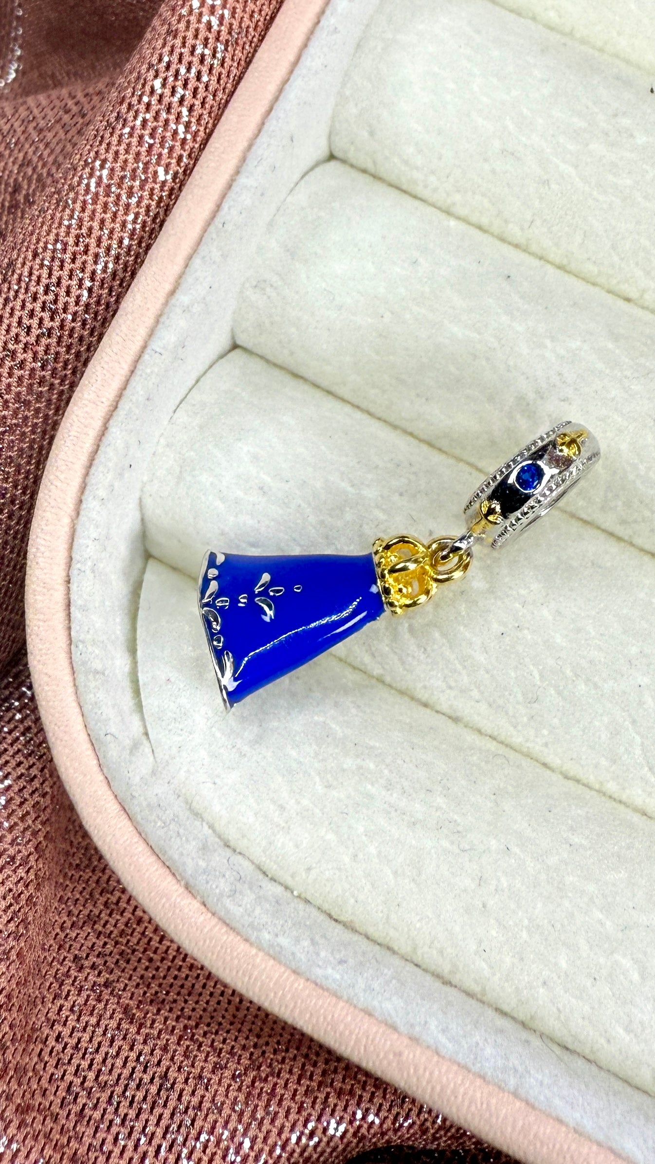 Charm Dije virgen María