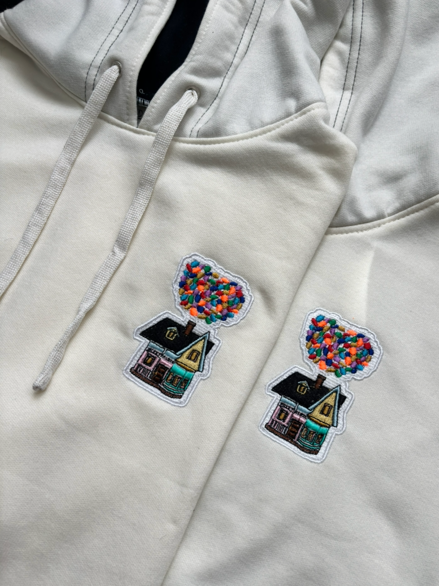 Hoodie bordado casita Up