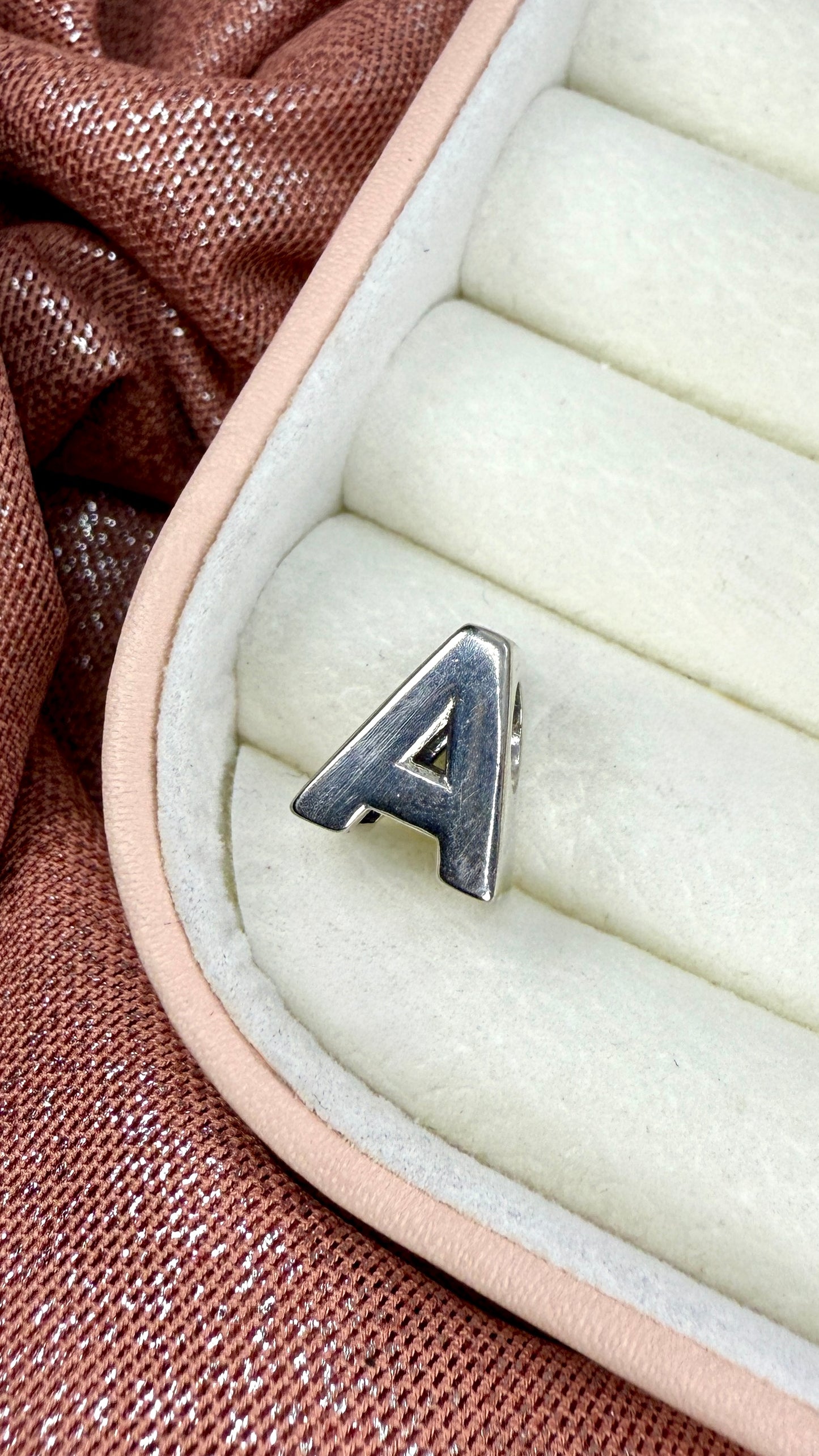 Charm dije colección letra A