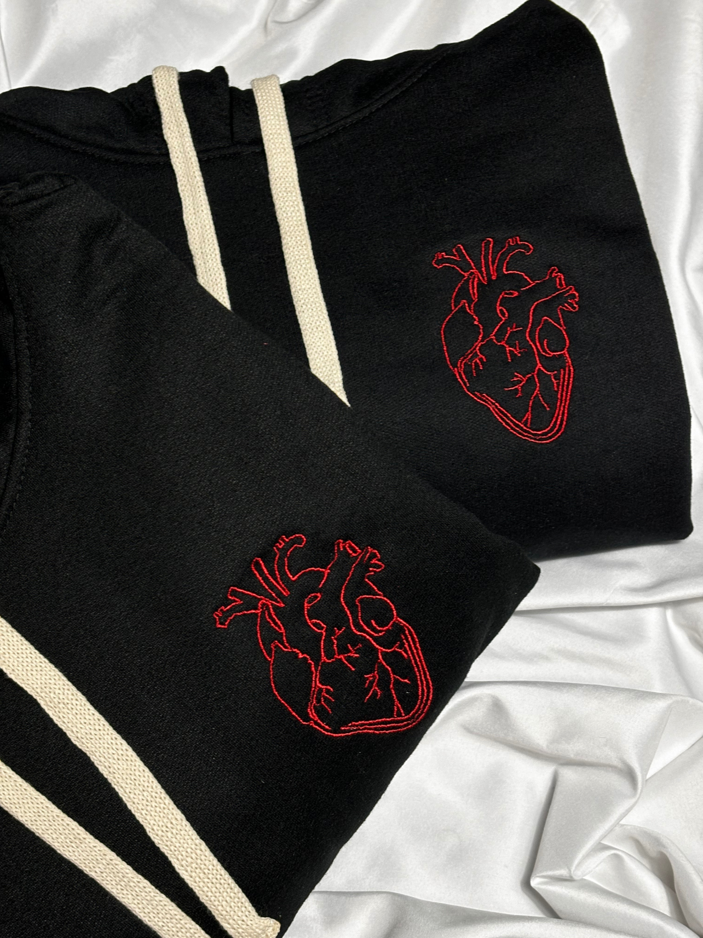 Hoodie bordado corazon