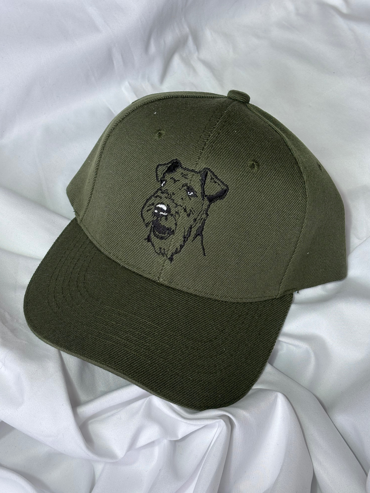 Gorra personalizada con tu mascota lineart bordada