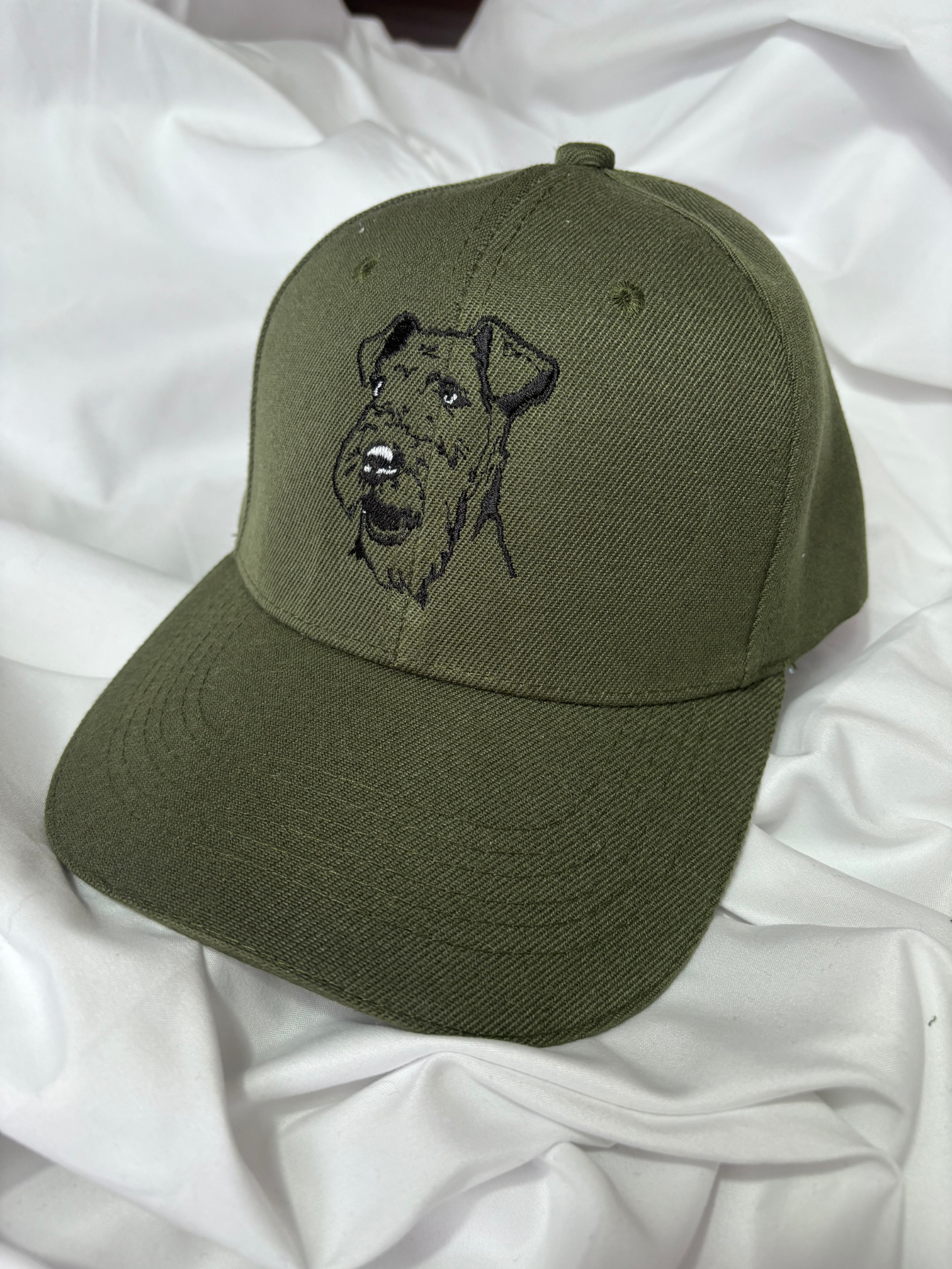 Gorra personalizada con tu mascota lineart bordada