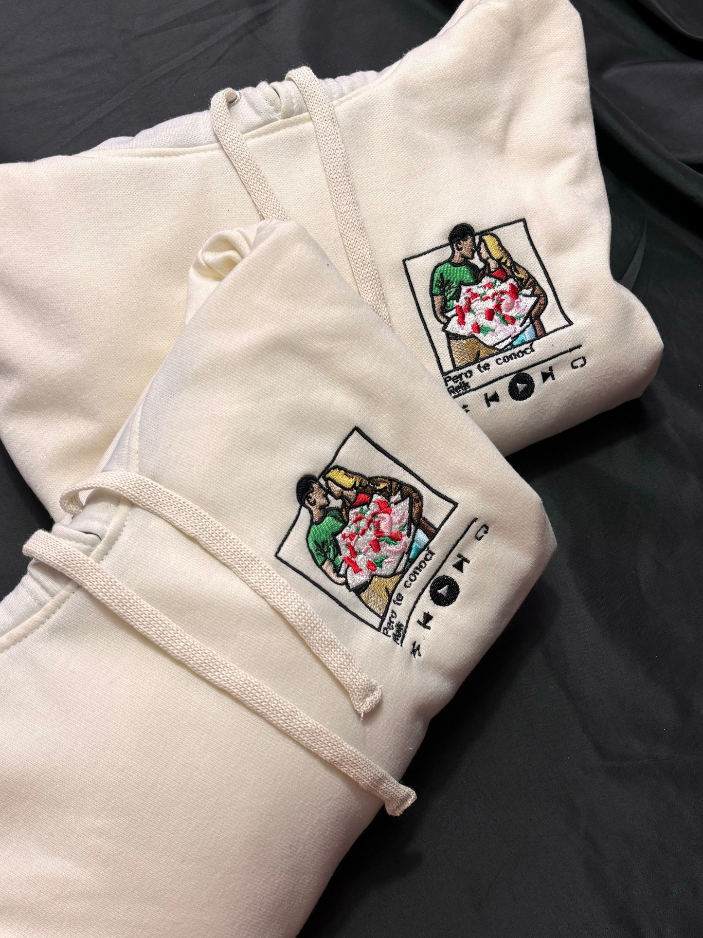 Hoodies bordado de pareja ilustracion y cuadro de cancion