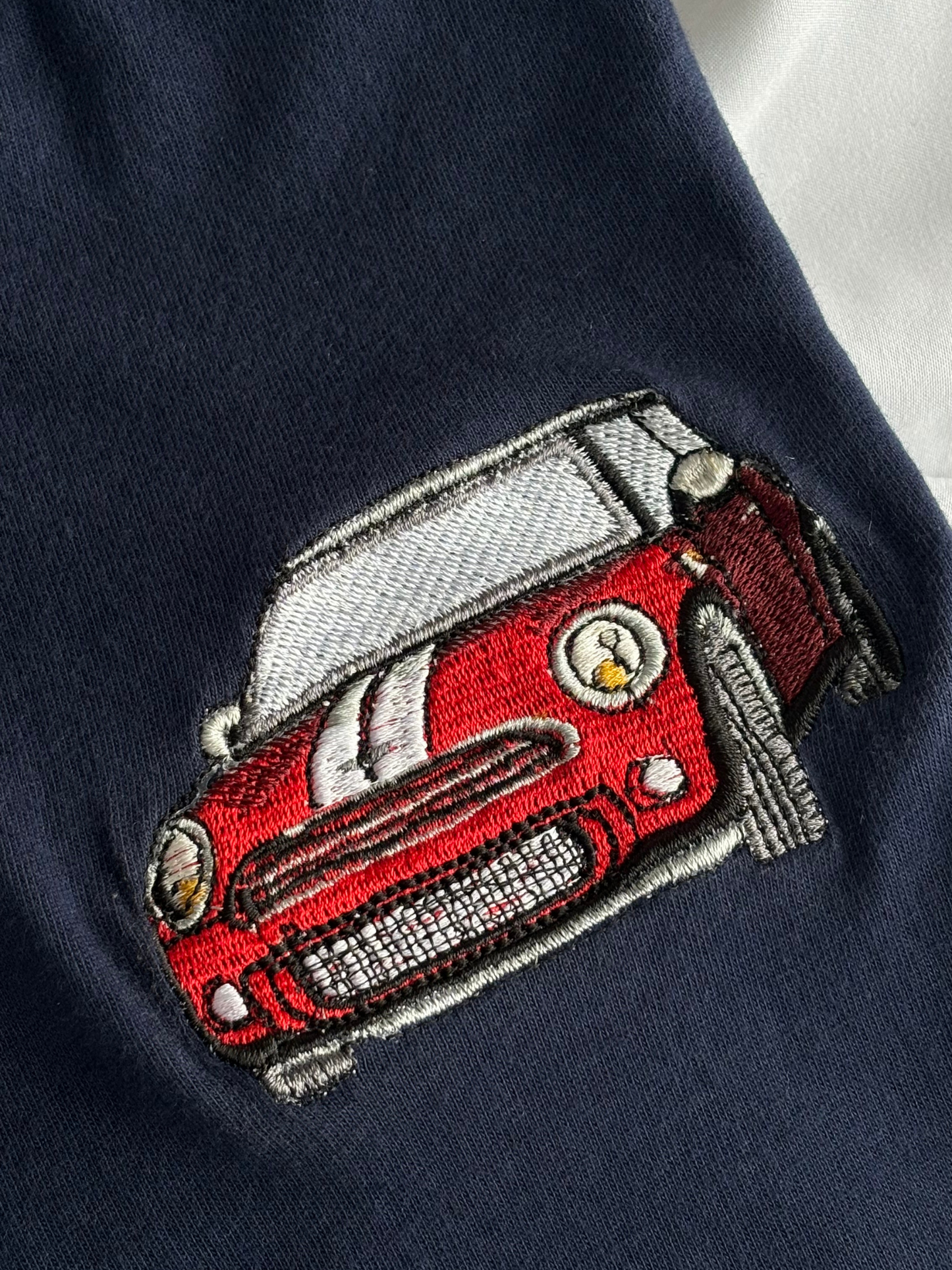 Camiseta personalizada con tu moto o carro bordada