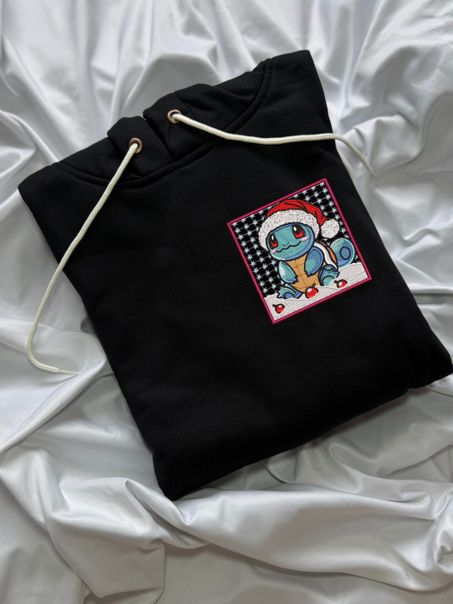 Hoodie Squirtle navideño bordado