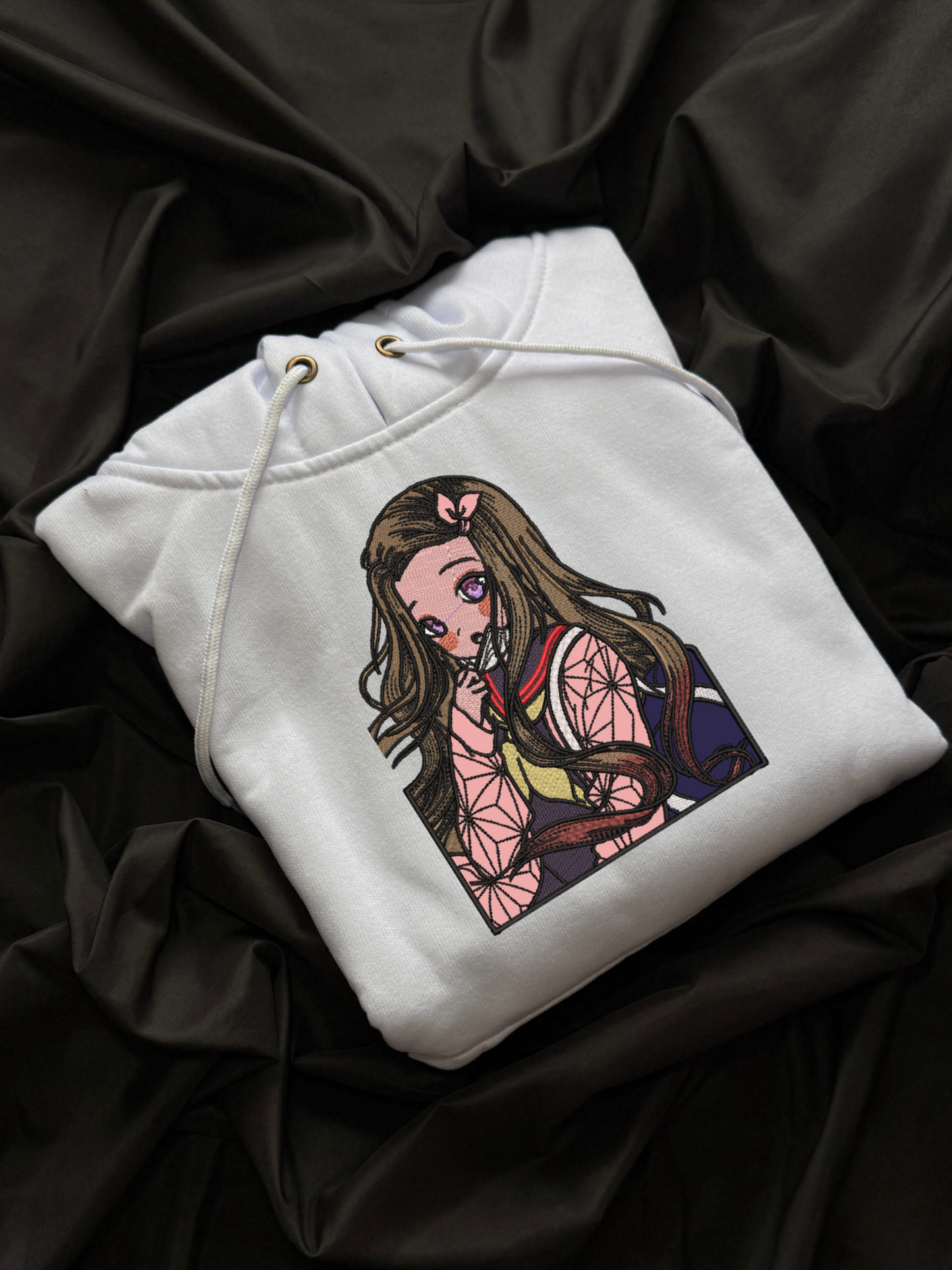 Hoodie Nezuko Kimetsu bordado 22cm