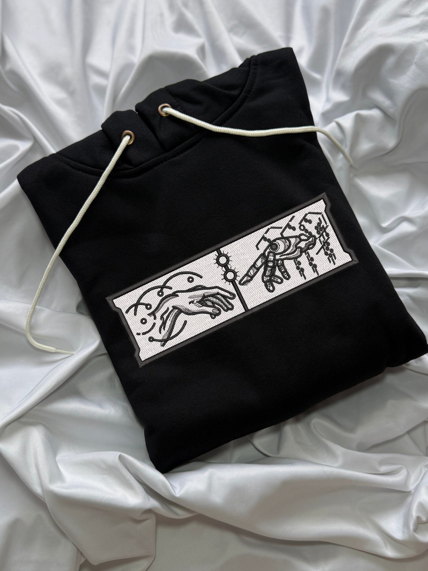 Hoodie mano humana y robot bordado