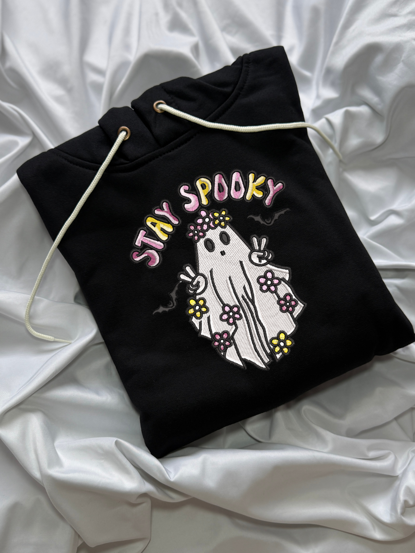 Hoodie Stay Spooky fantasma bordado