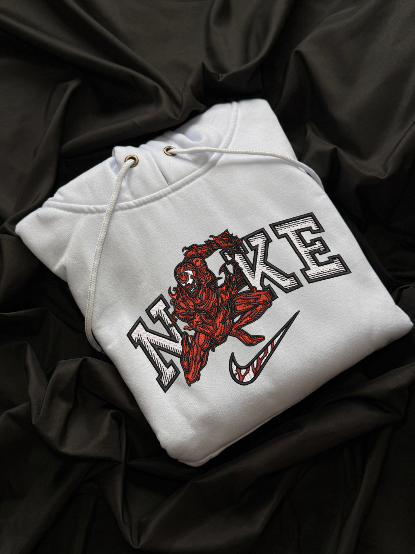 Hoodie de Carnage bordado