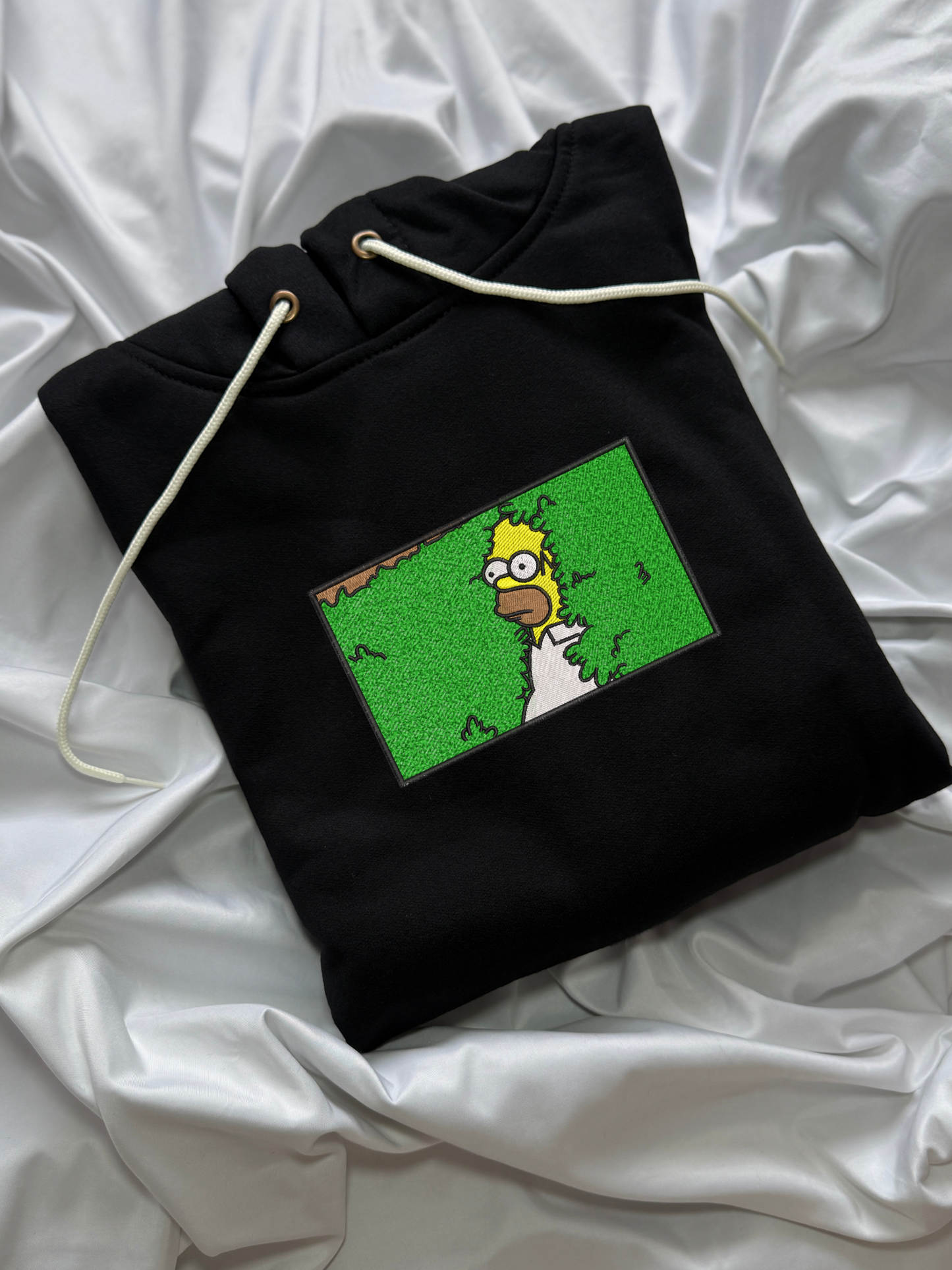 Hoodie Homero Simpson desaparece dentro de los arbustos bordado