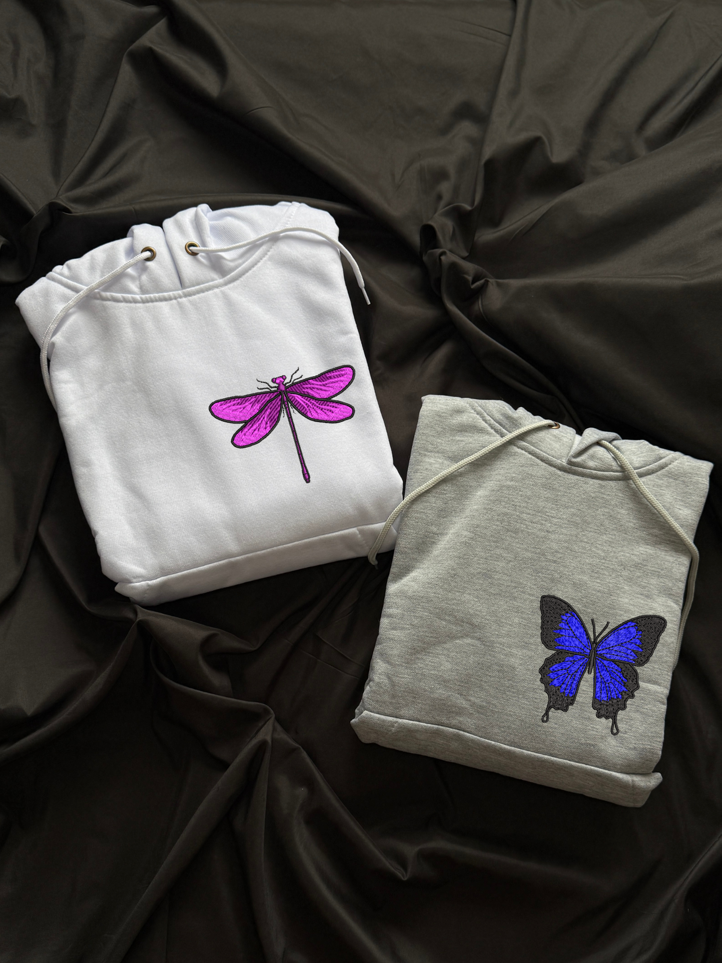 Hoodie libelula y mariposa bordado