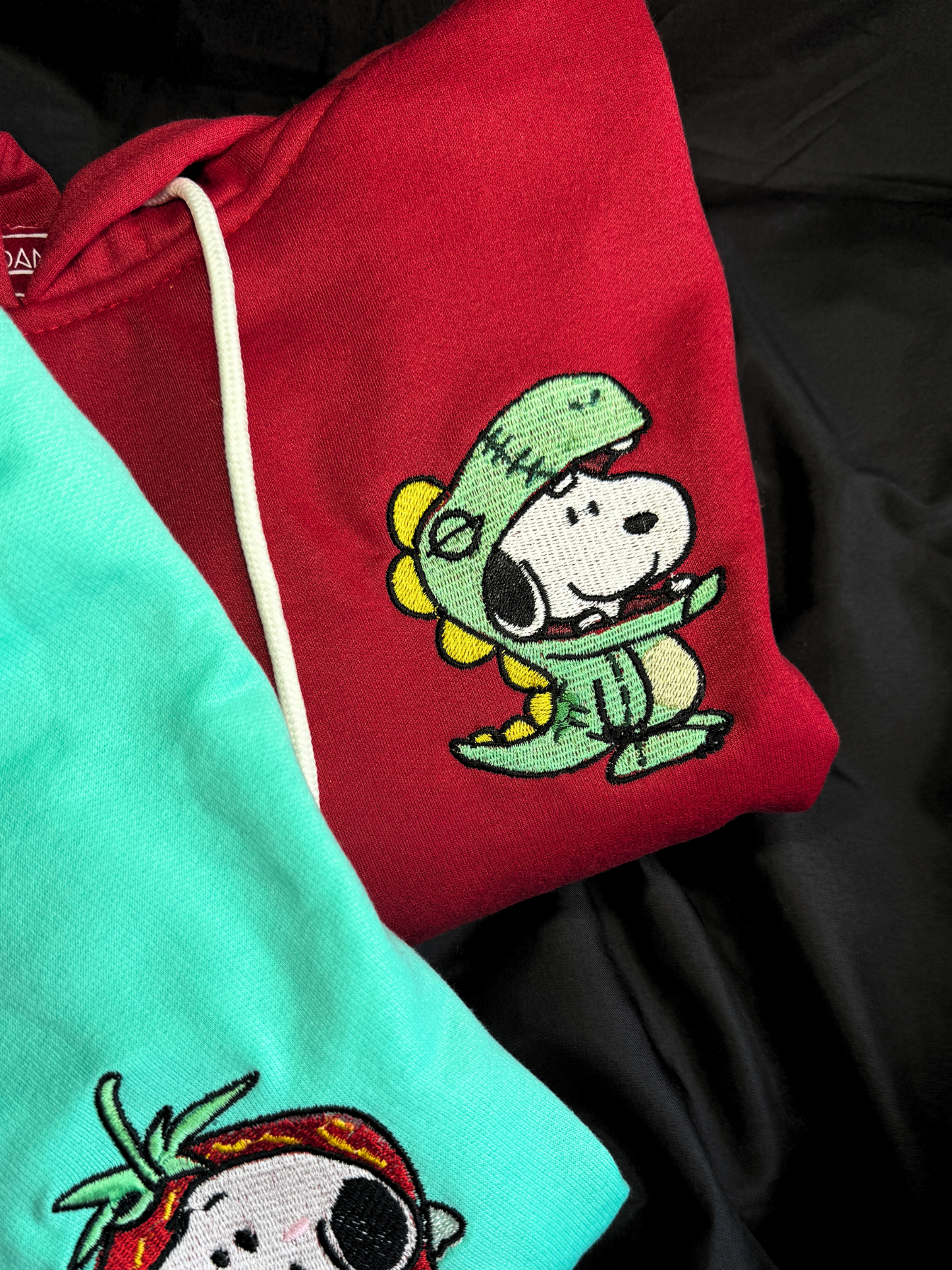 Hoodie Snoopy fresita y dinosaurio