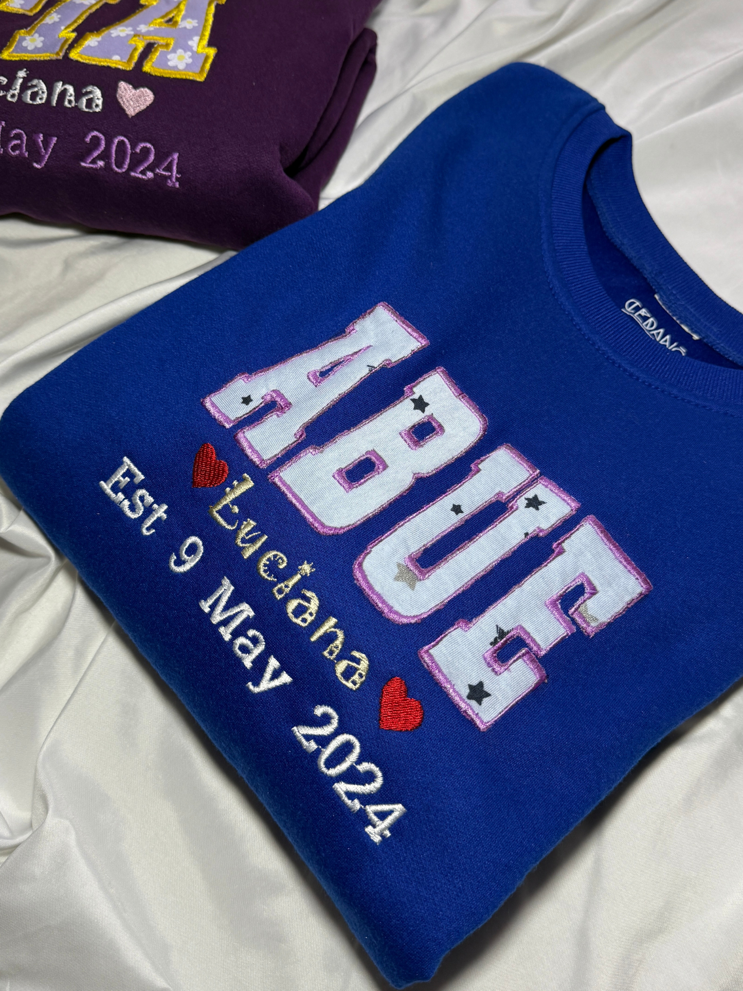 Hoodie bordado con la ropa de tu bebe
