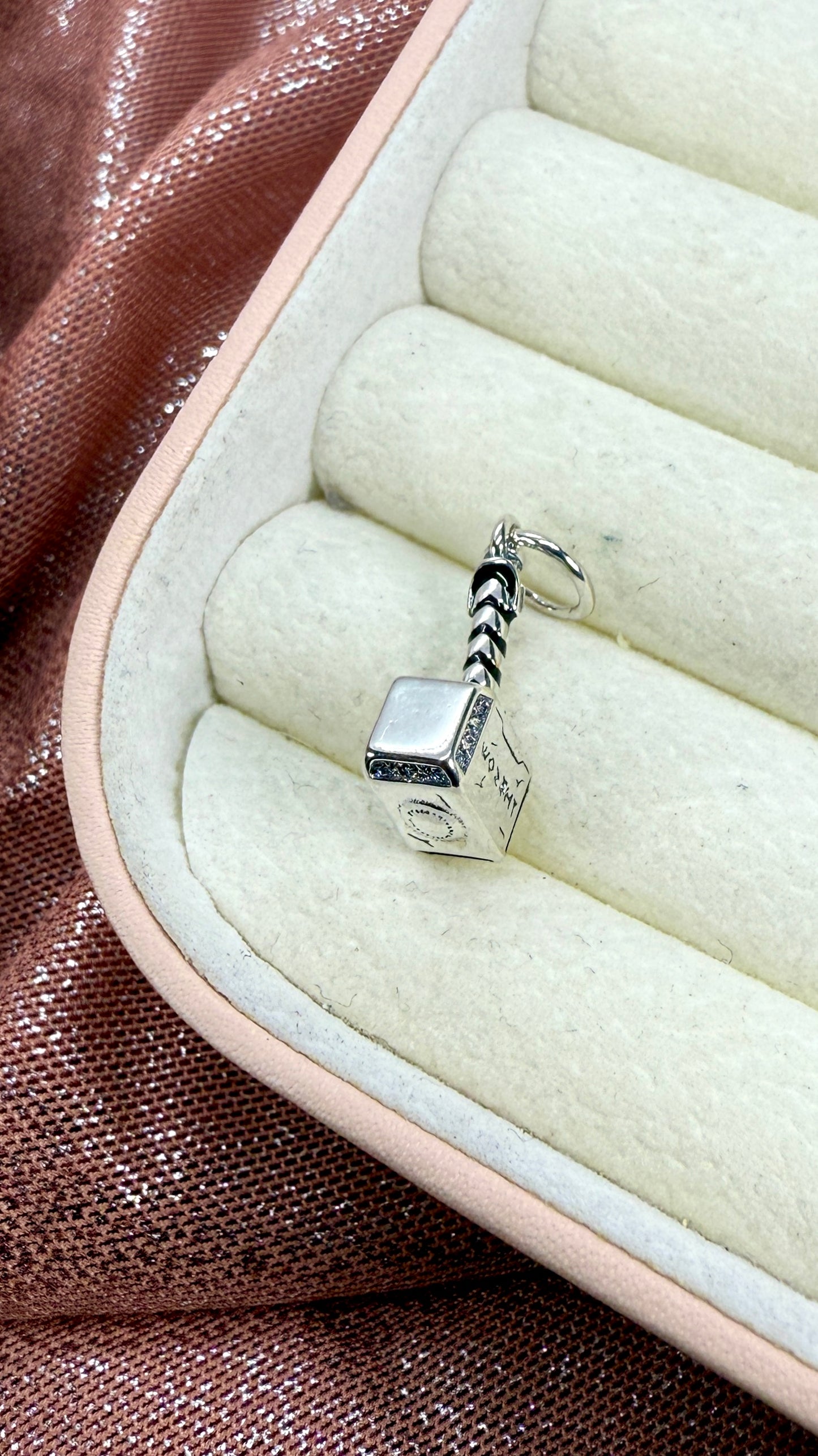 Charm martillo de Thor los vengadores, avengers Marvel
