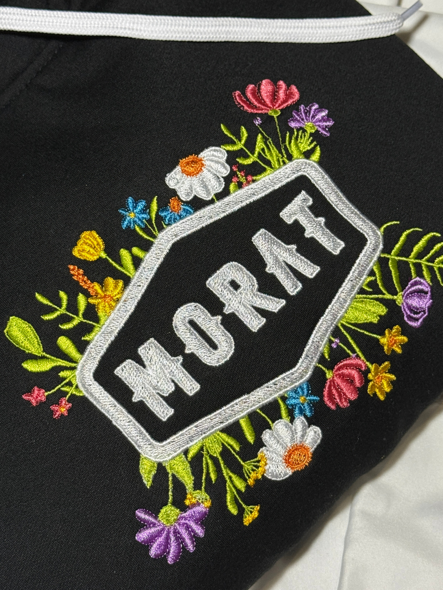 Hoodie Morat flores bordado