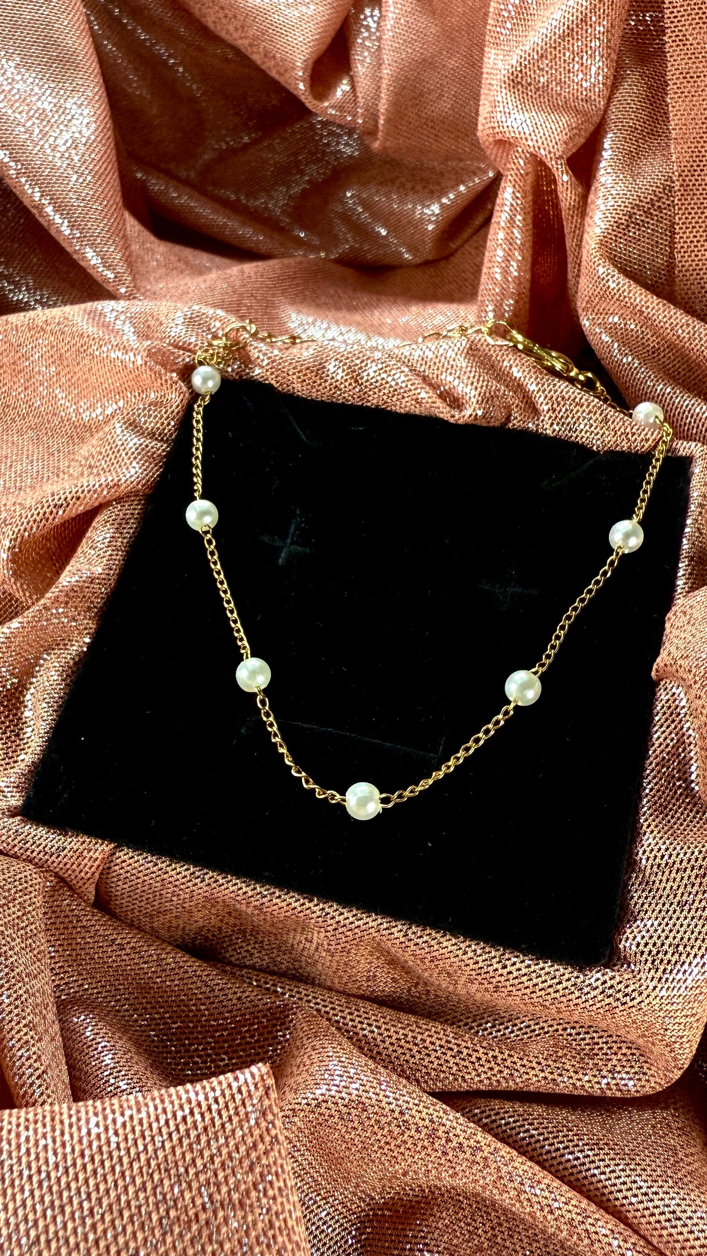 Brazalete dorado perlas