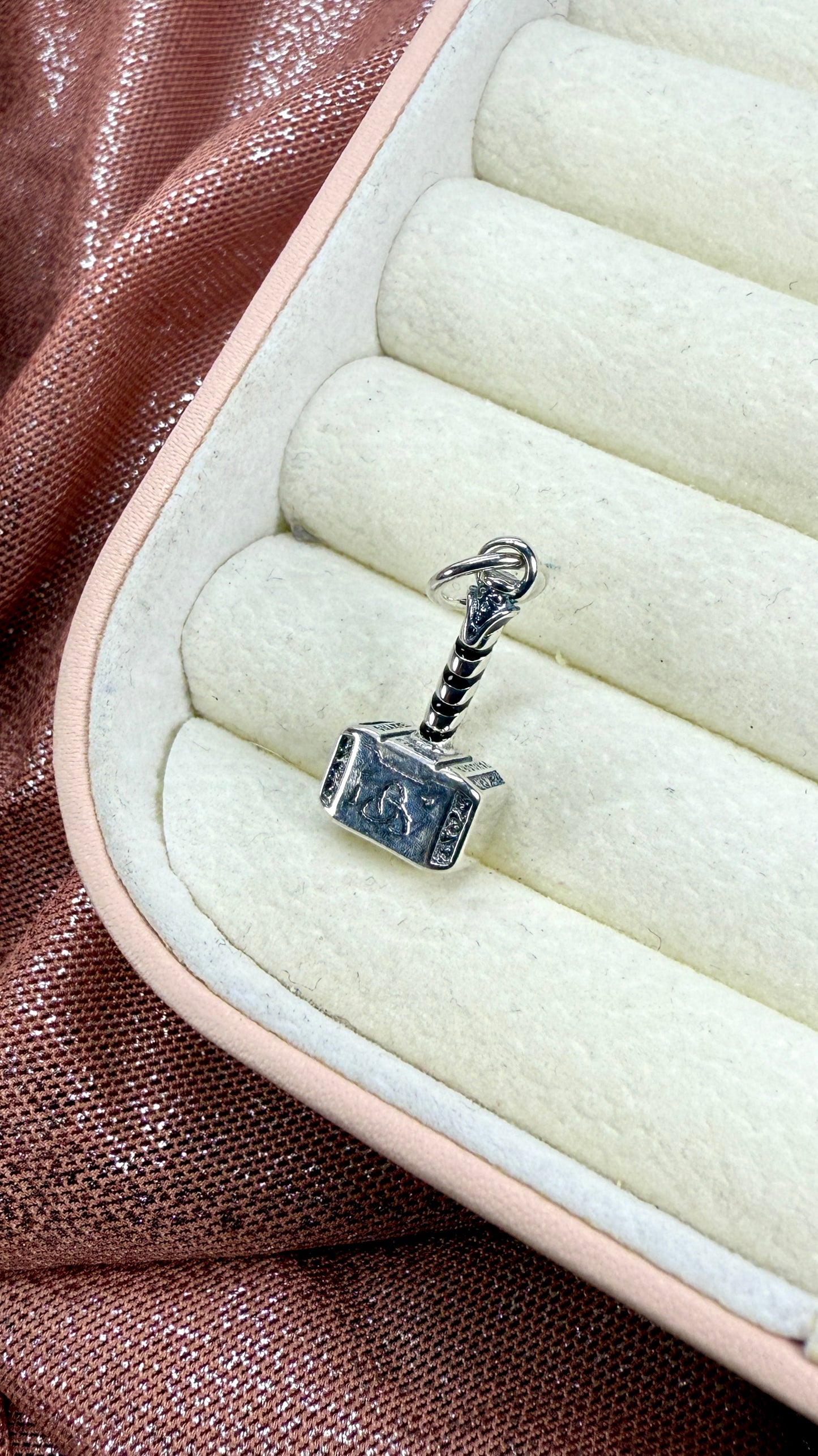 Charm martillo de Thor los vengadores, avengers Marvel