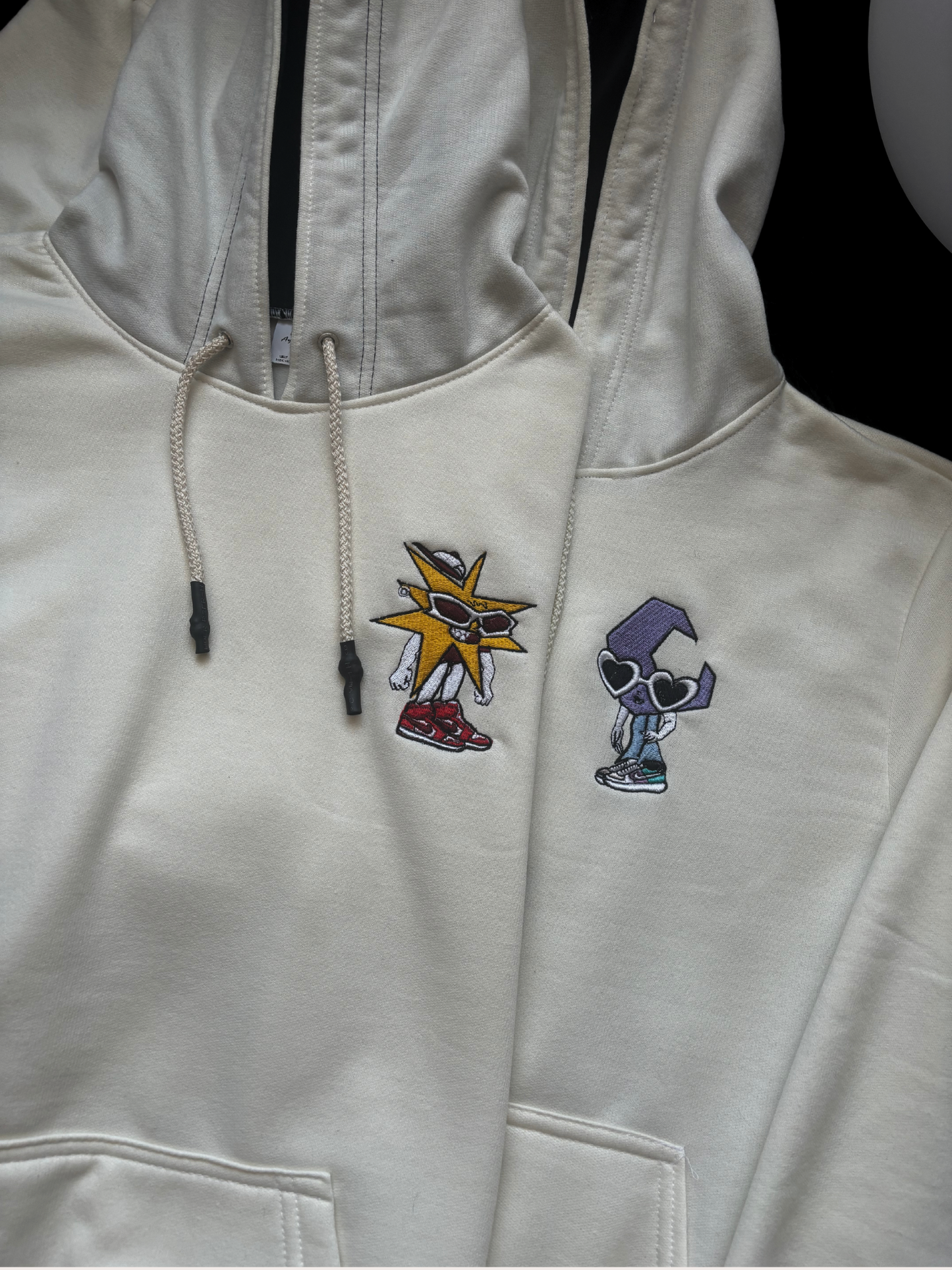 Hoodie bordado pareja media luna y estrella de Mora