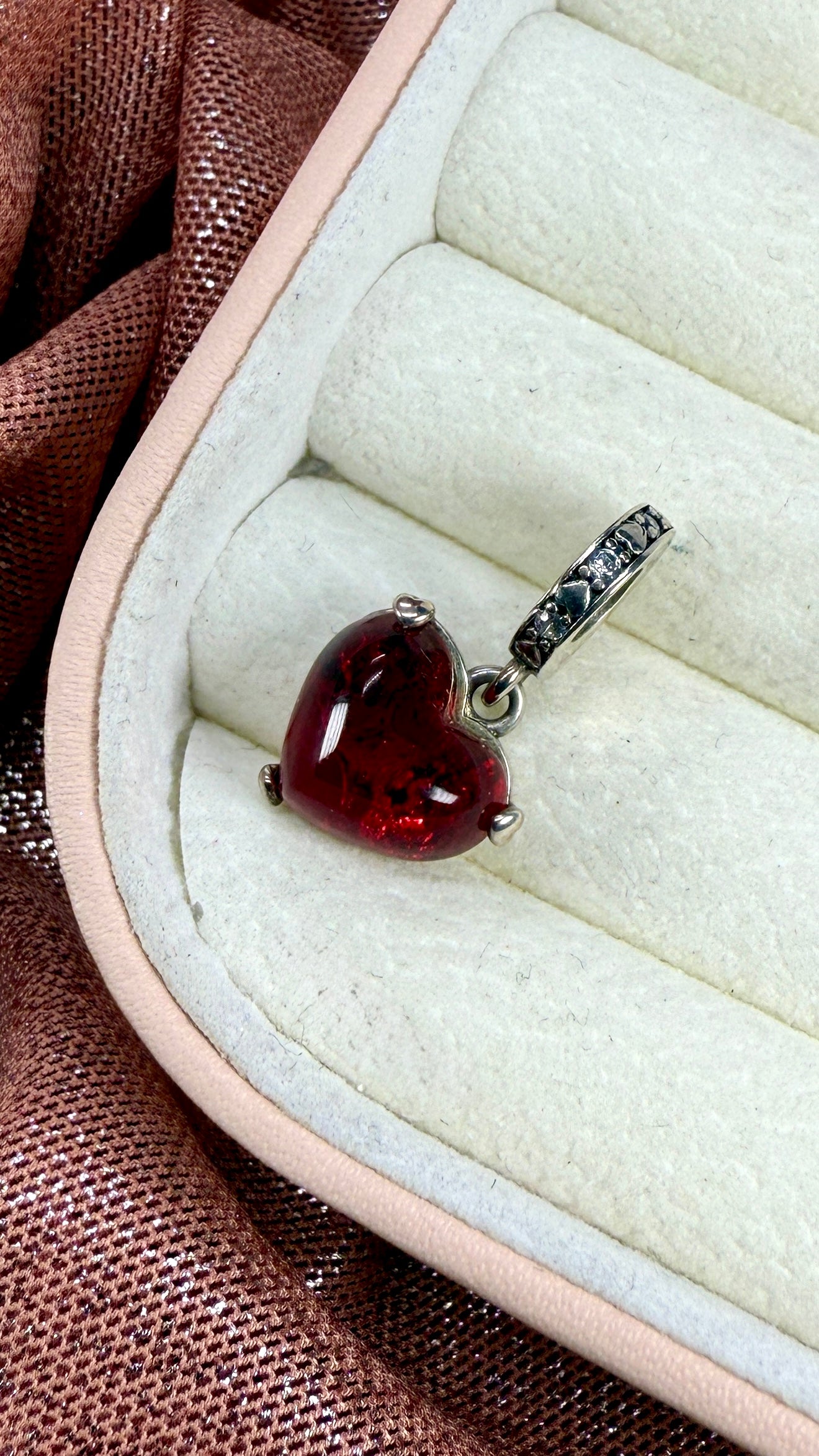 Charm Colgante de Cristal Murano Rojo Mickey guantes de Disney