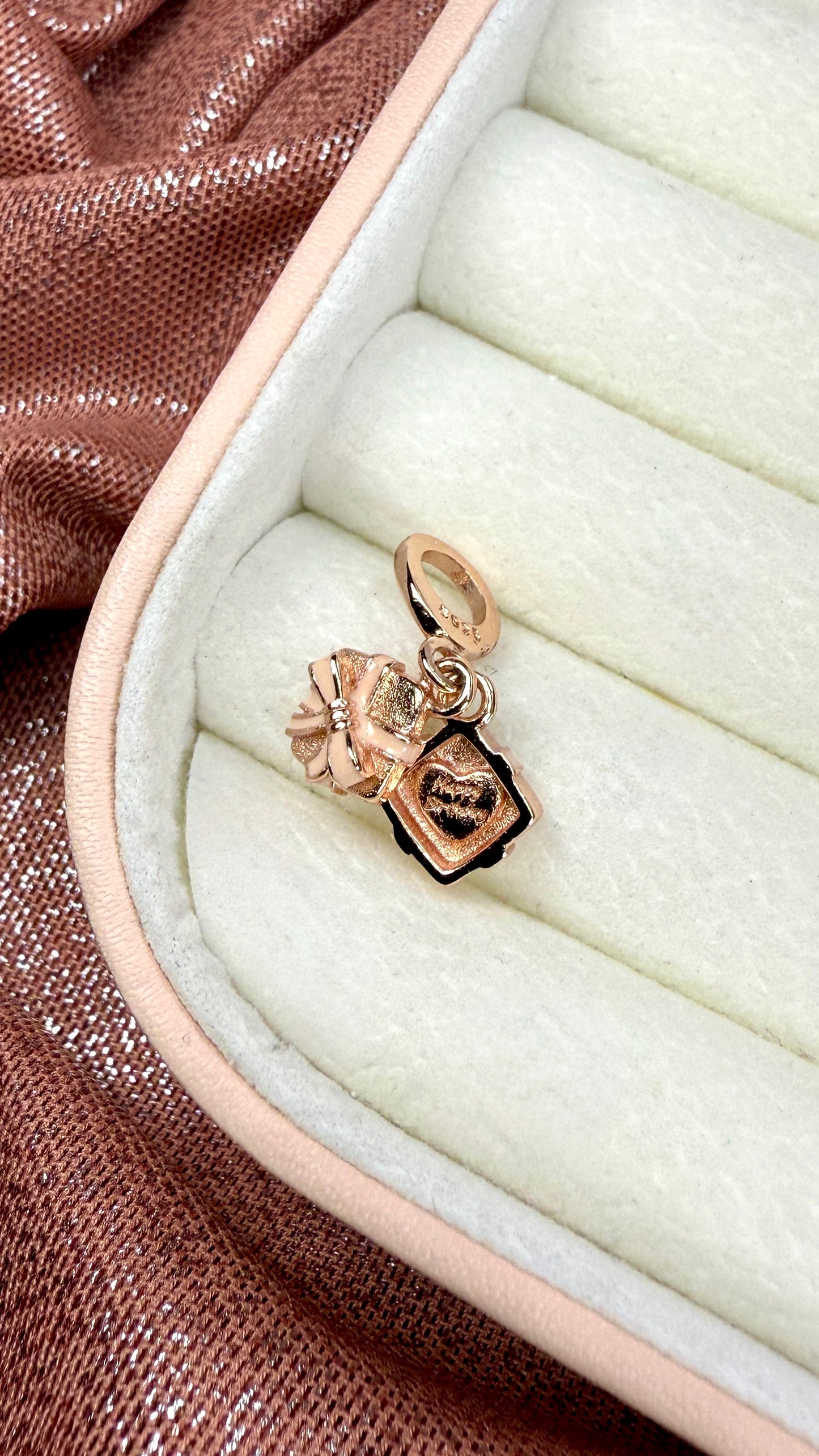 Charm Dije Regalo de Cumpleaños Cajita Dorada