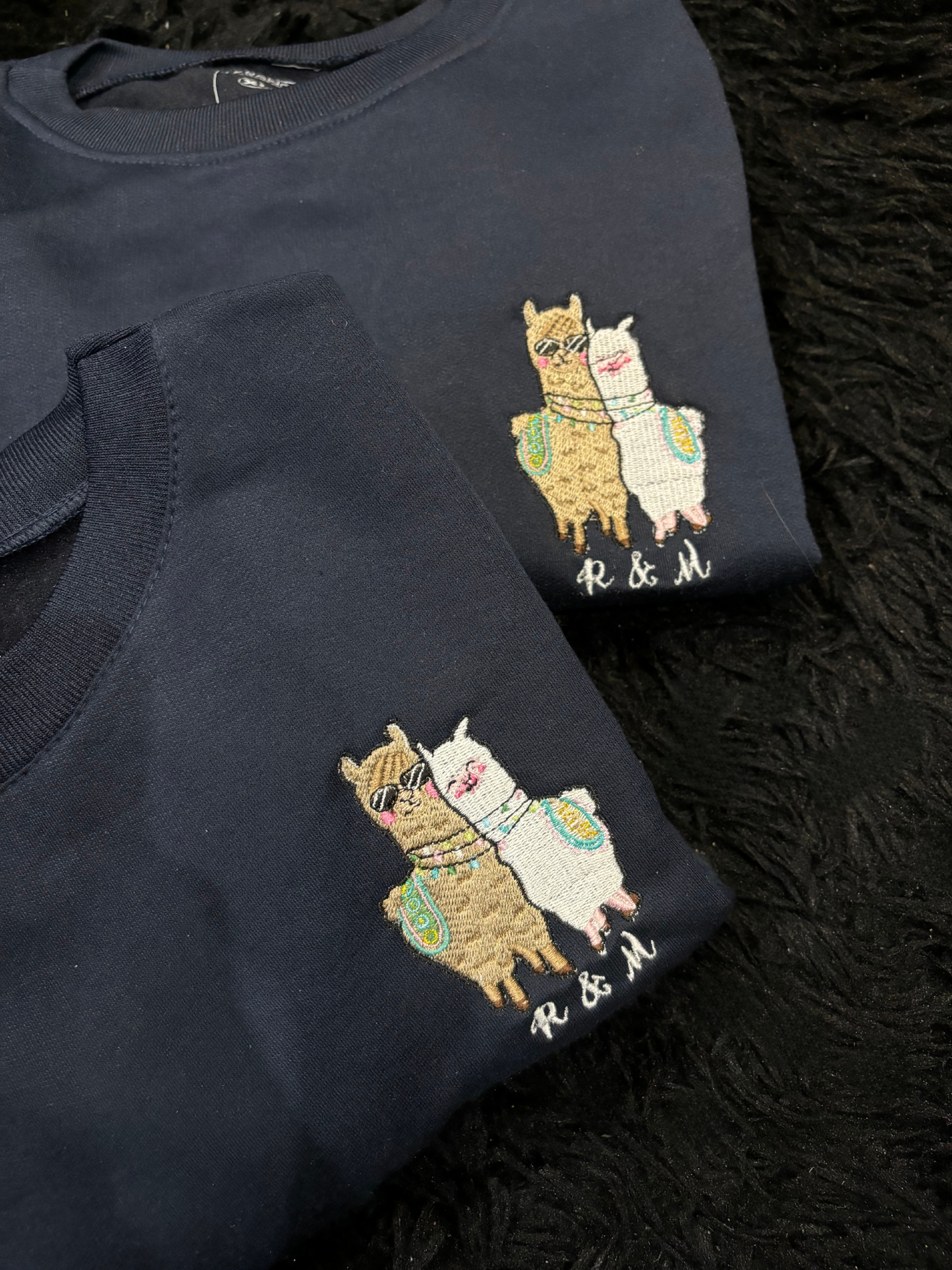 Hoodie bordado de llama