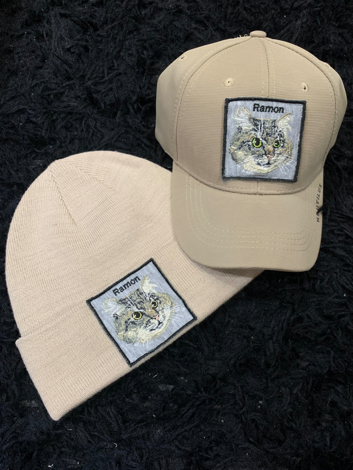 Gorra o Beani bordado con el retrato de tu mascota