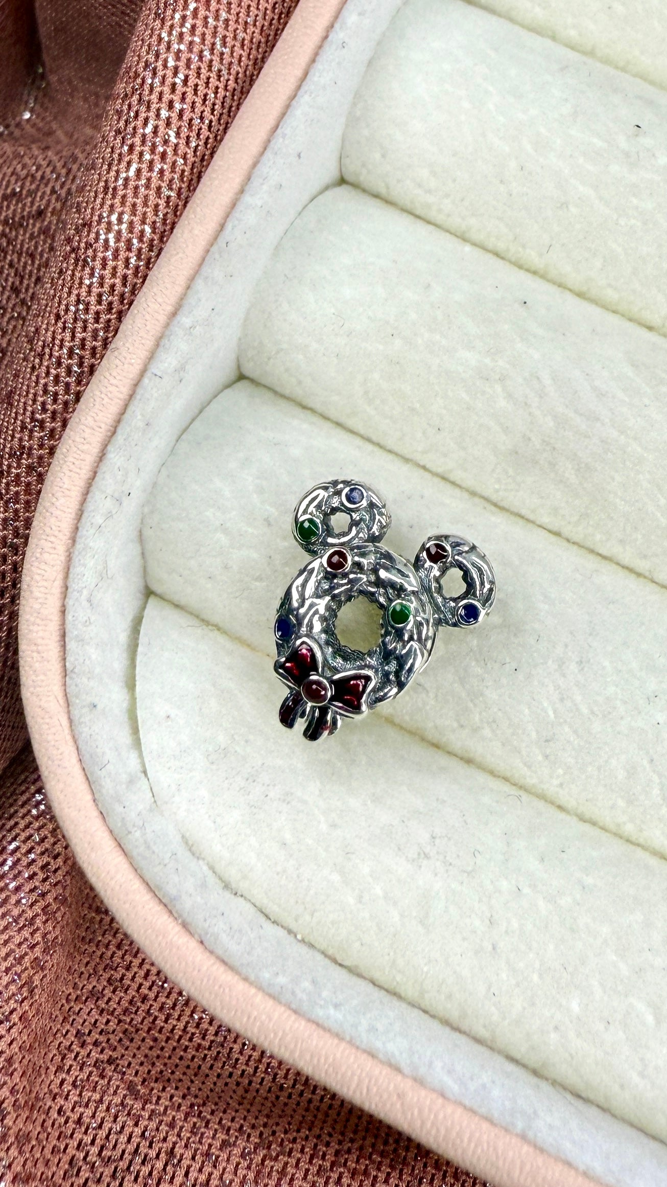 Charm Corona Navideña Mickey Mouse