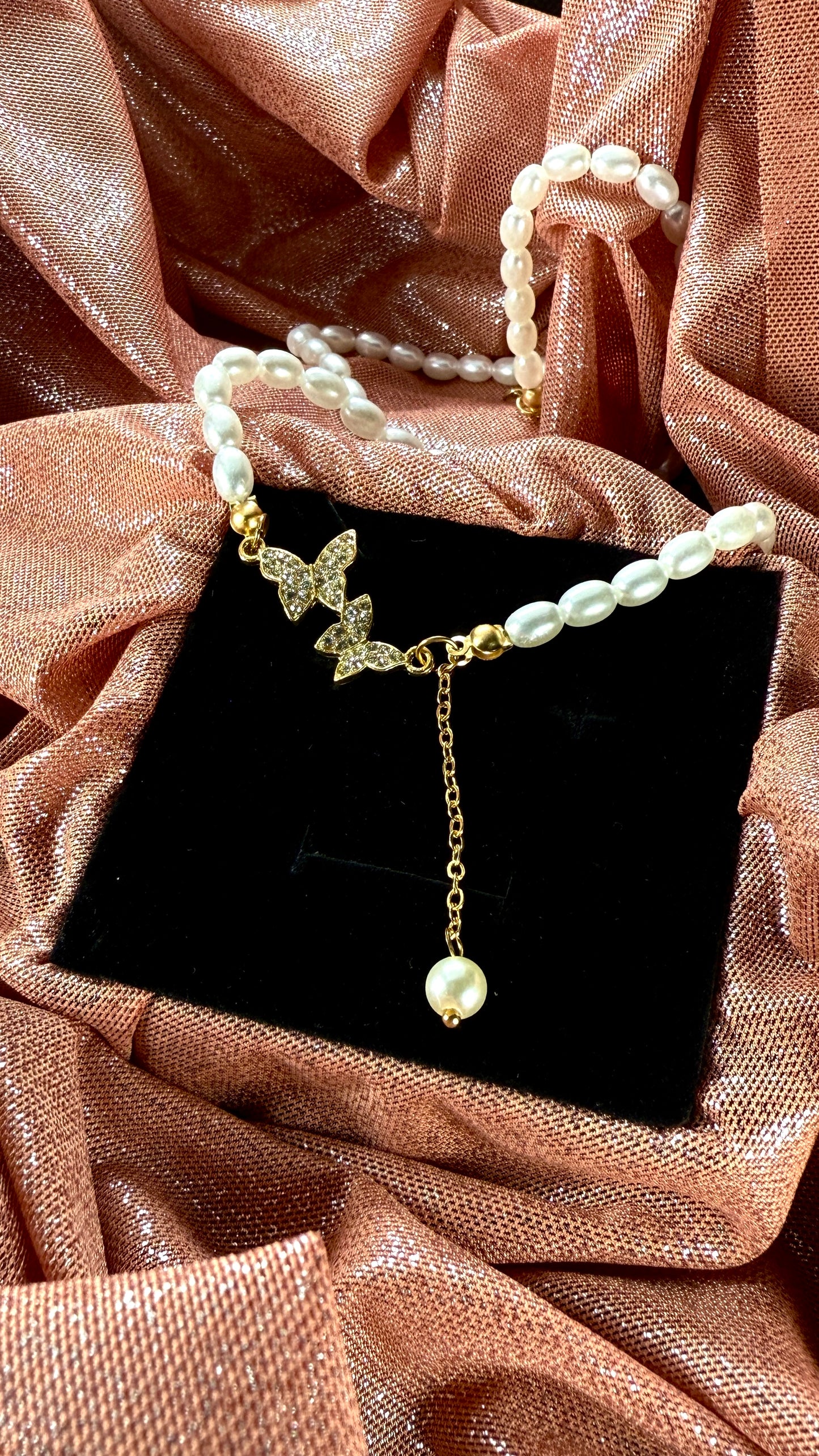 Collar mariposa y perlas