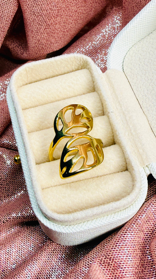Anillo ajustable de hojas Monstera en acero inoxidable dorado Cedano Boutique
