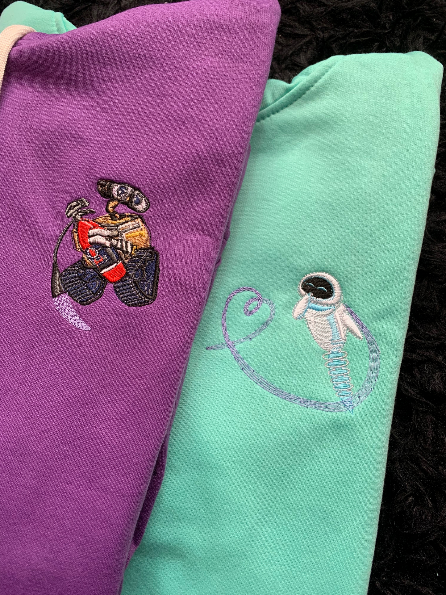 Hoodie bordado pareja Wall-e y Eva