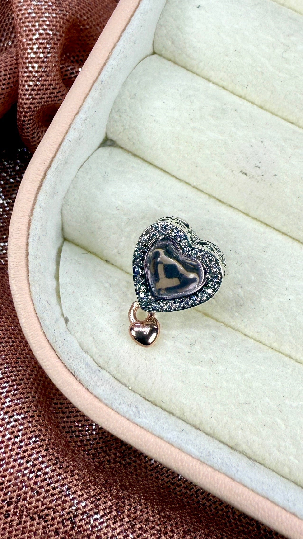Charm Mamá y Corazón en Filigrana en Dos Tonos