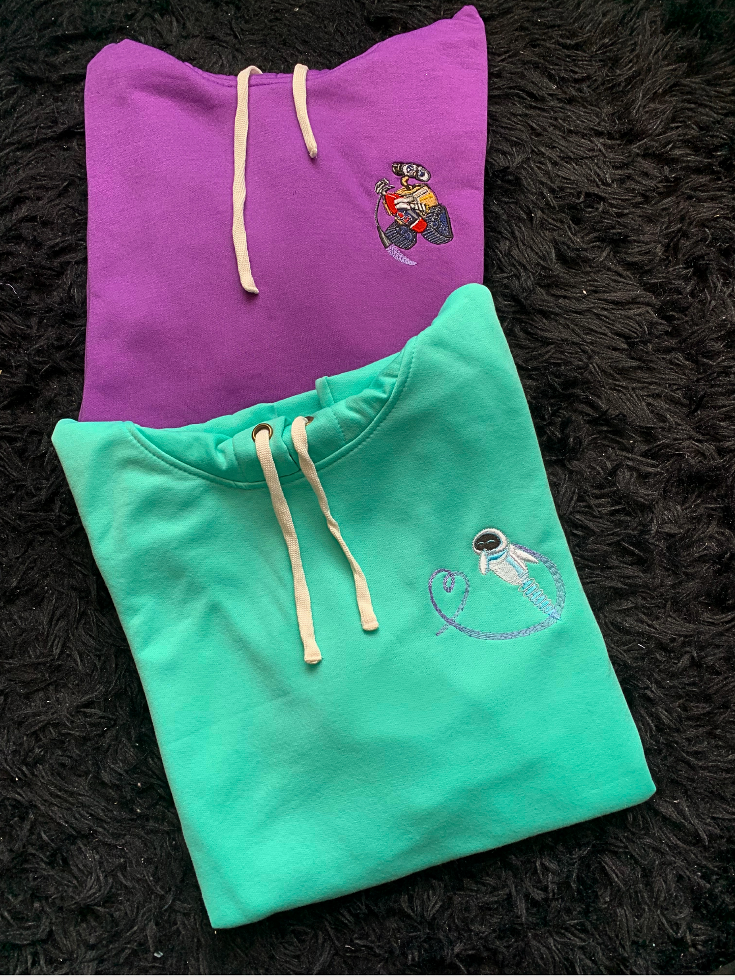 Hoodie bordado pareja Wall-e y Eva