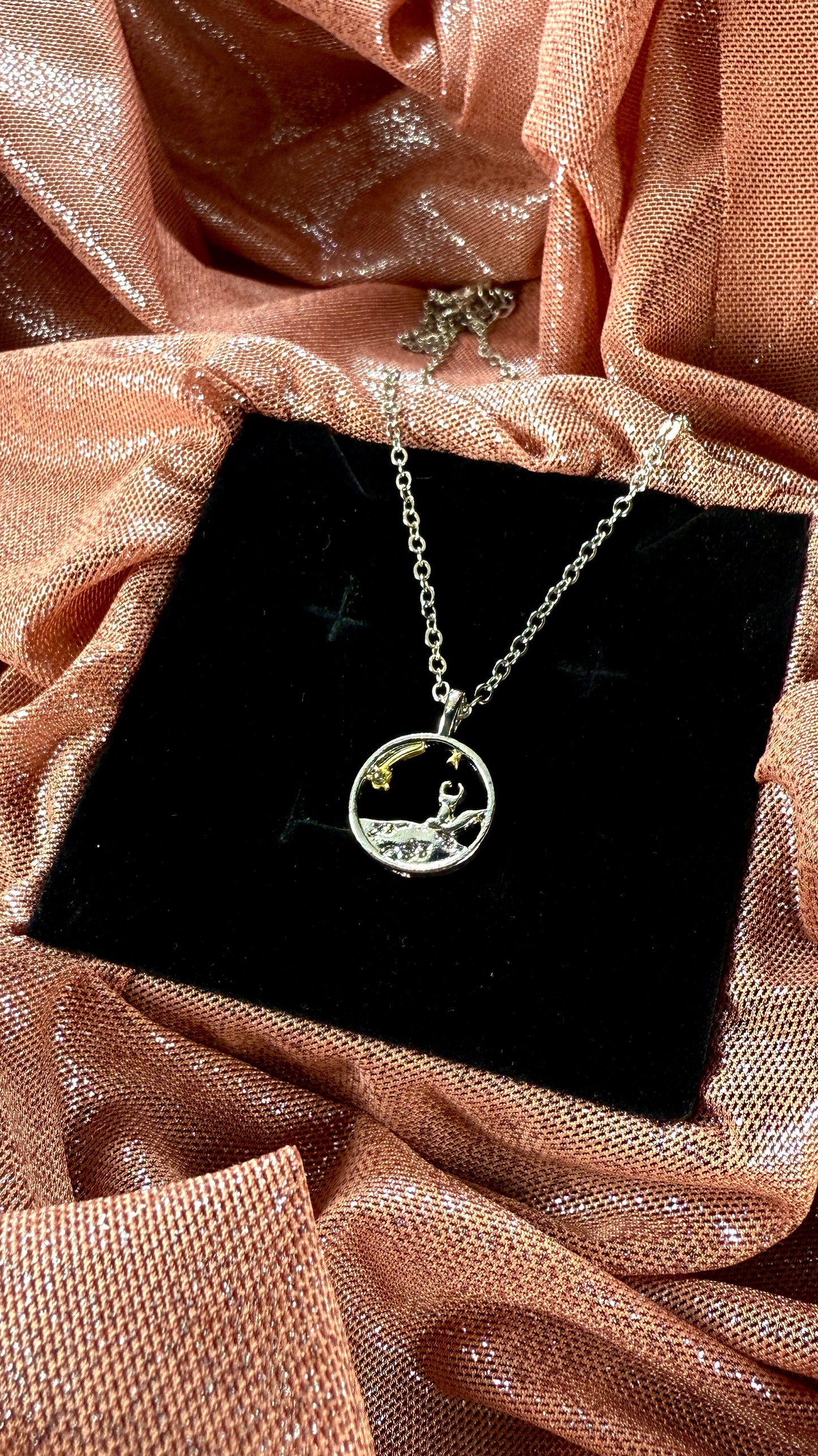 Collar el principito, el lobo y la estrella