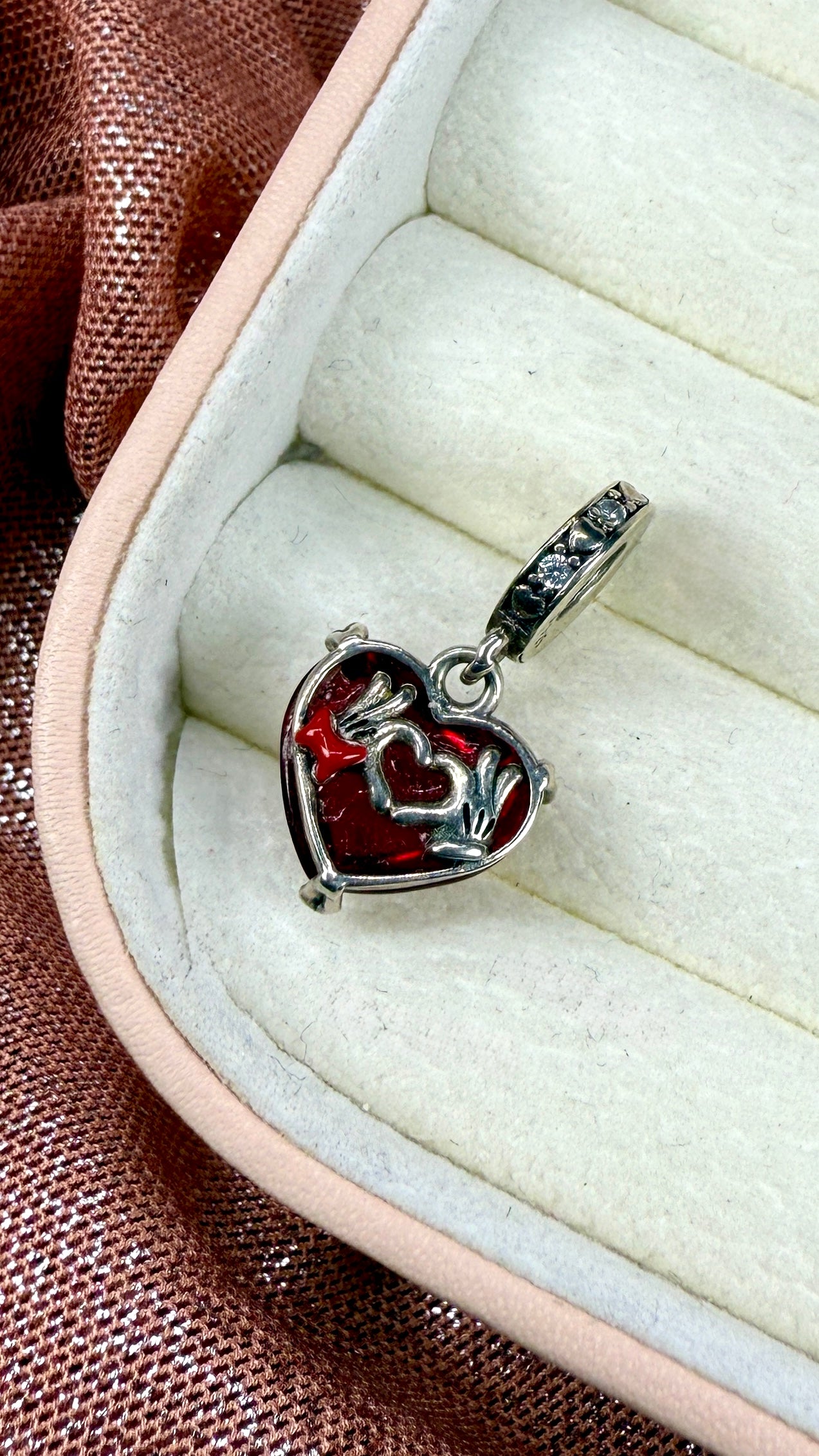 Charm Colgante de Cristal Murano Rojo Mickey guantes de Disney