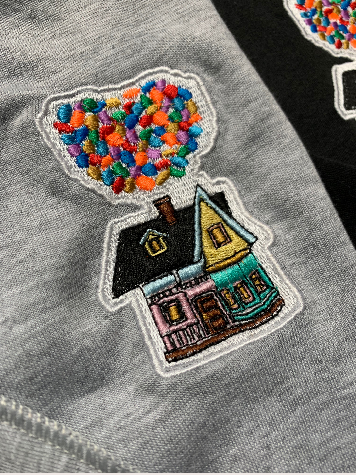 Hoodie bordado casita Up