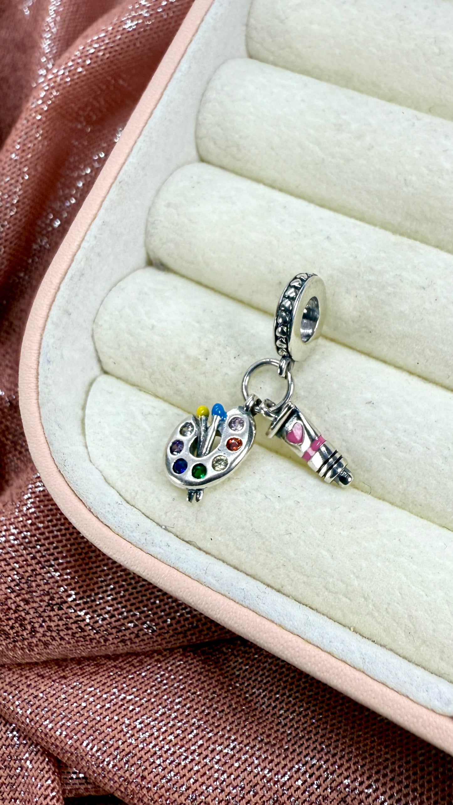 Charm dije artista, paleta de pintura y óleo