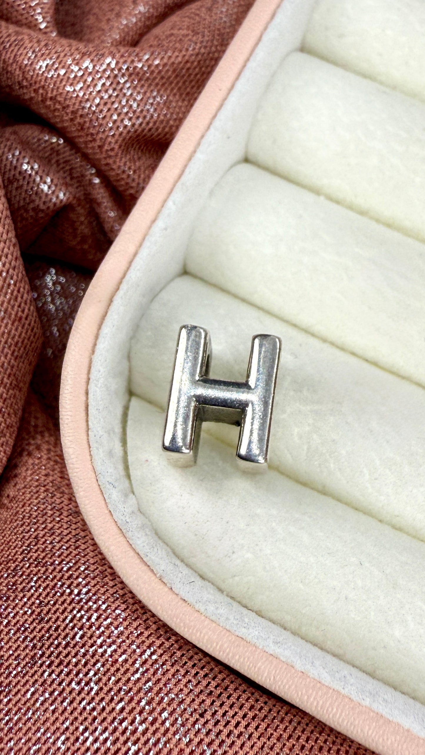 Charm dije colección letra H