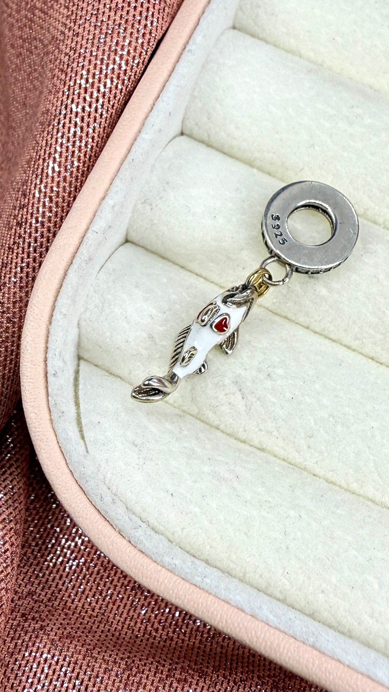 Charm Dije Pez Koi del Amor
