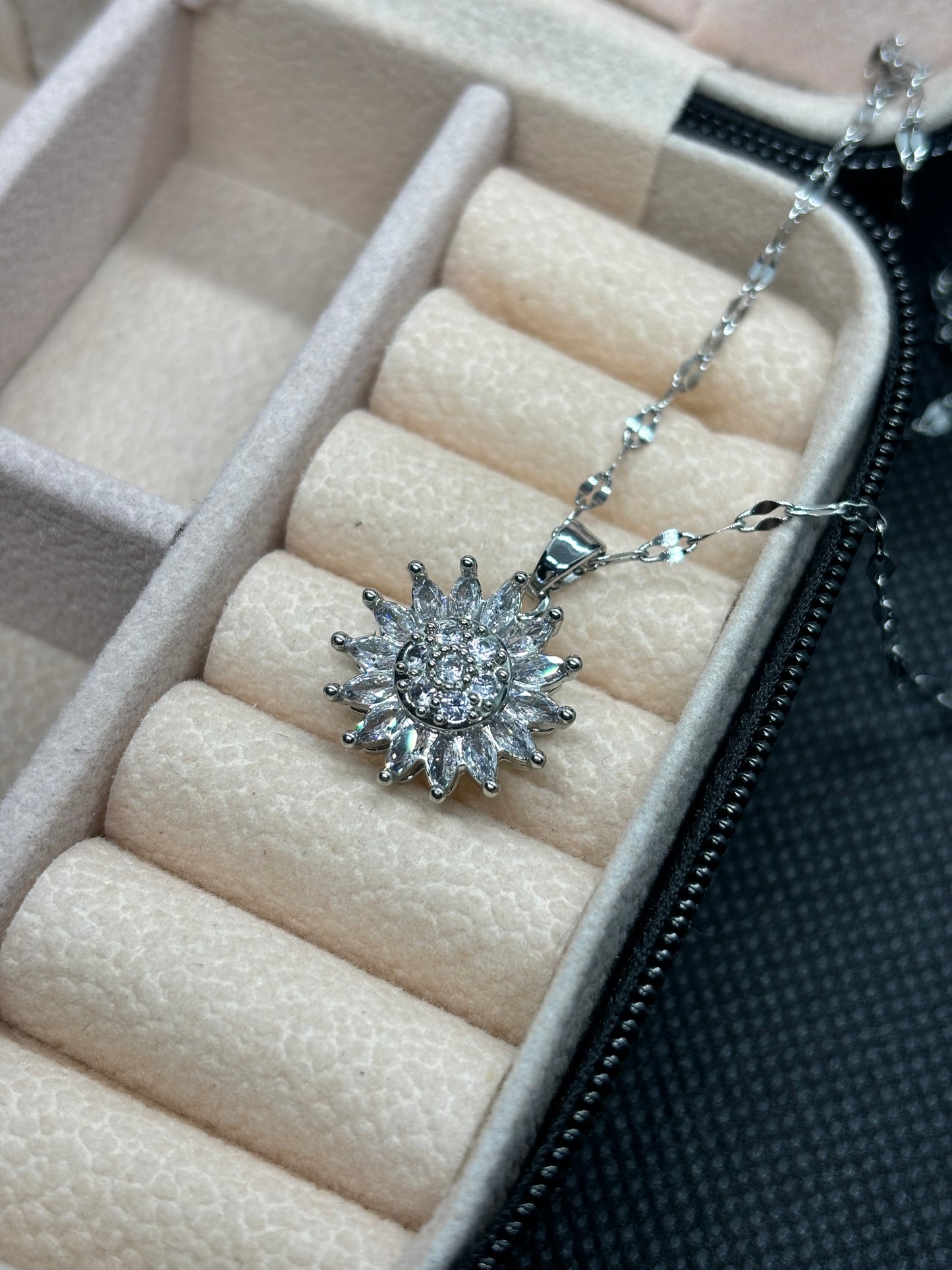 Collar de Girasol Giratorio