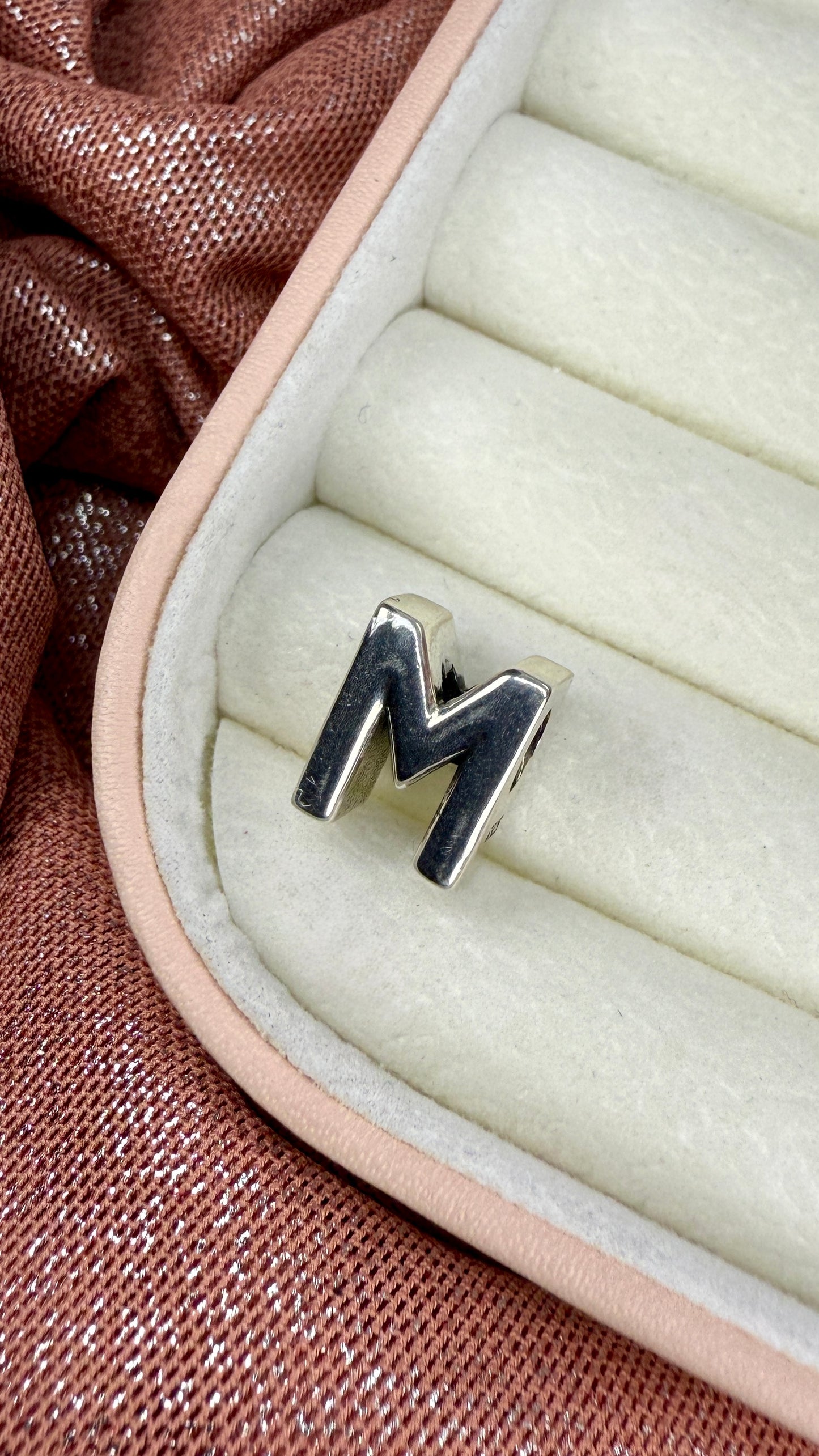 Charm dije colección letra M