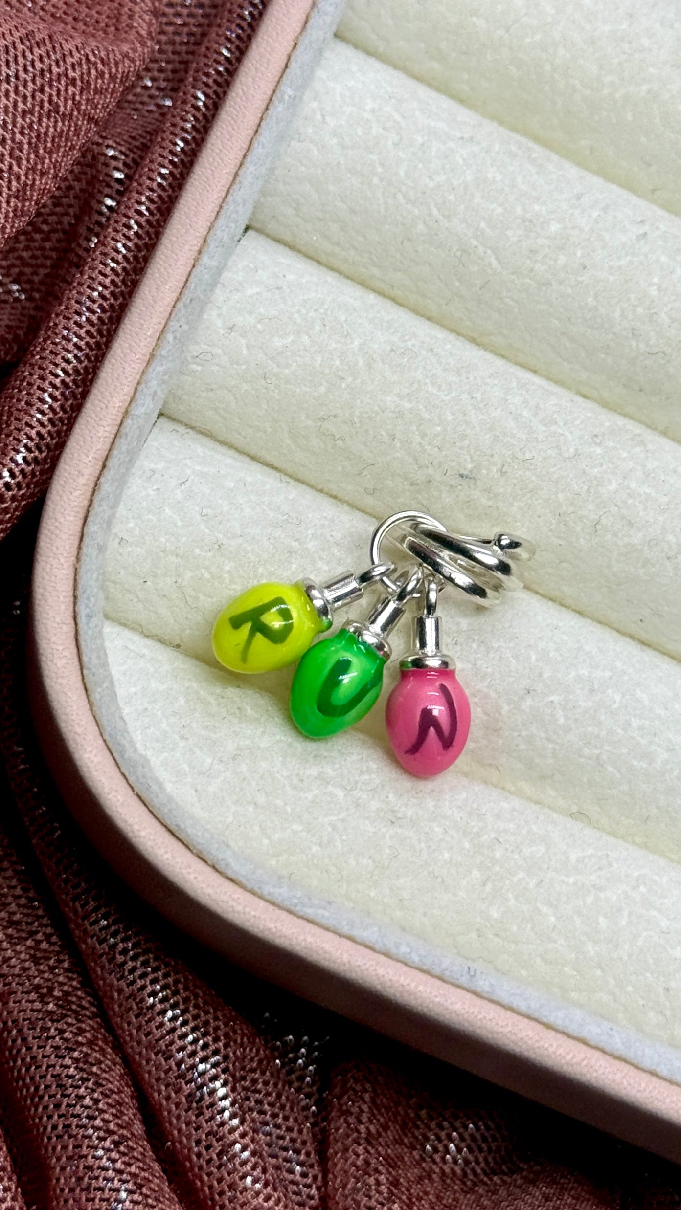 Charm dije Strager Things luces