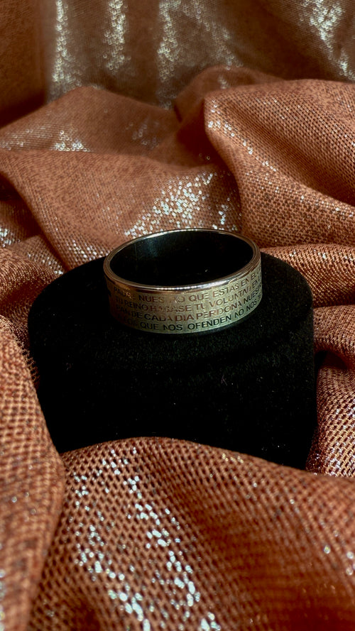 Anillo con la oración Padre Nuestro grabado