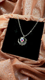 Collar en acero inoxidable plateado con dije de luna y cristal aurora boreal Cedano Boutique