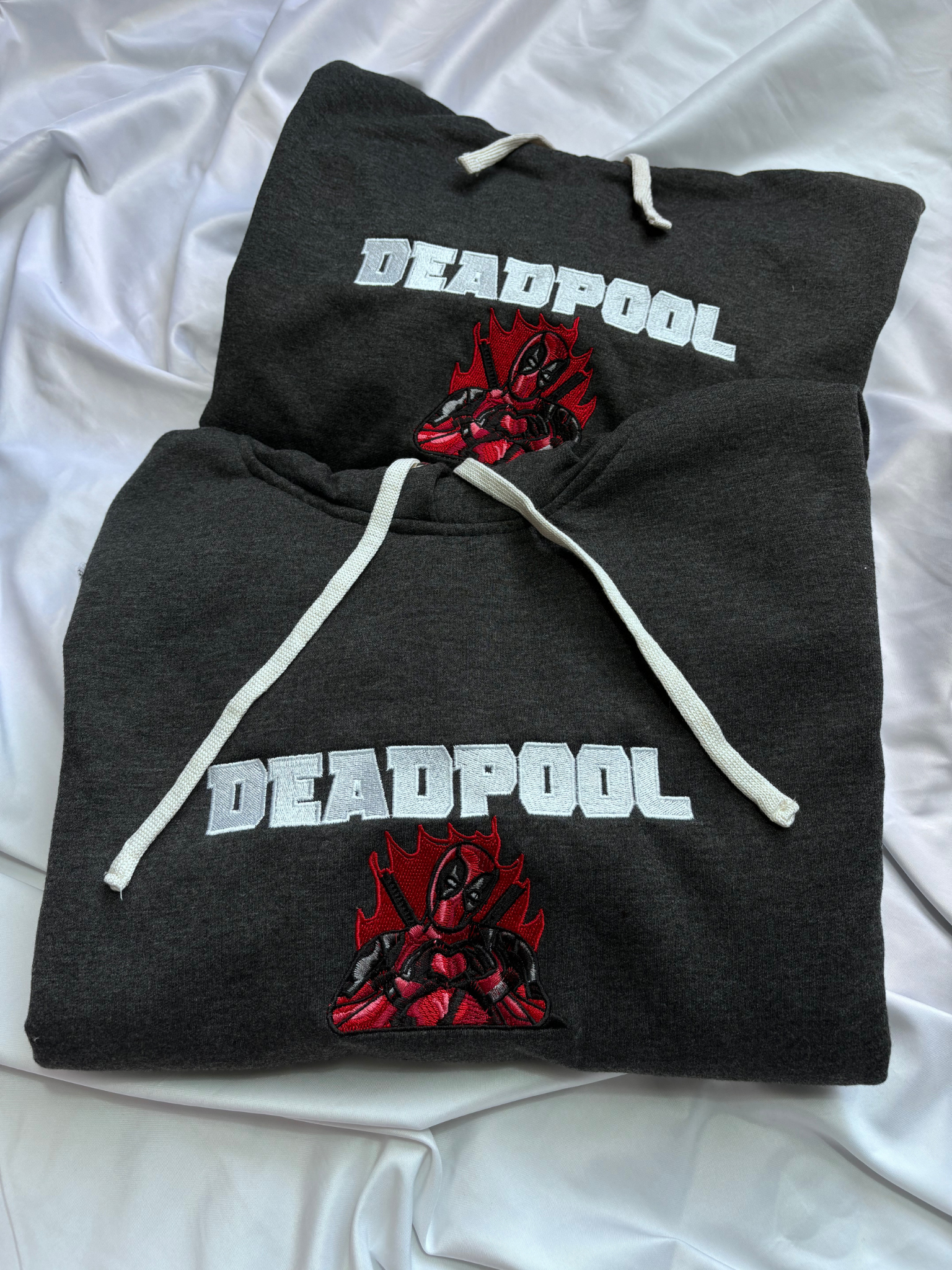 Hoodie Deadpool bordado