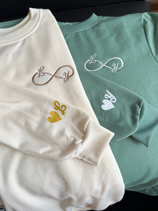 Hoodie infinito con iniciales Bordado