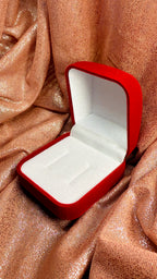 Estuche rojo para dos anillos de compromiso y matrimonio Cedano Boutique