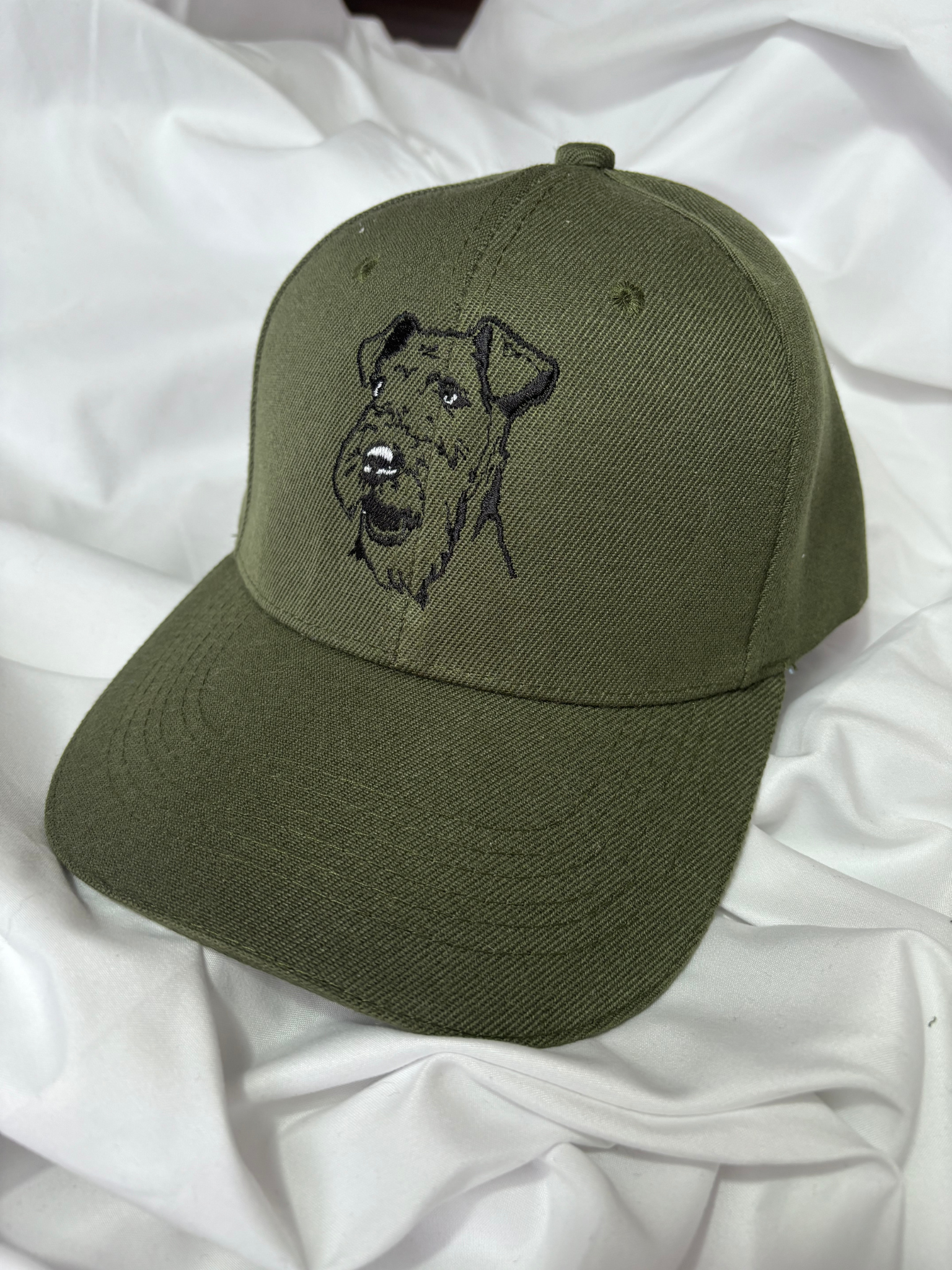 Gorra personalizada con tu mascota lineart bordada