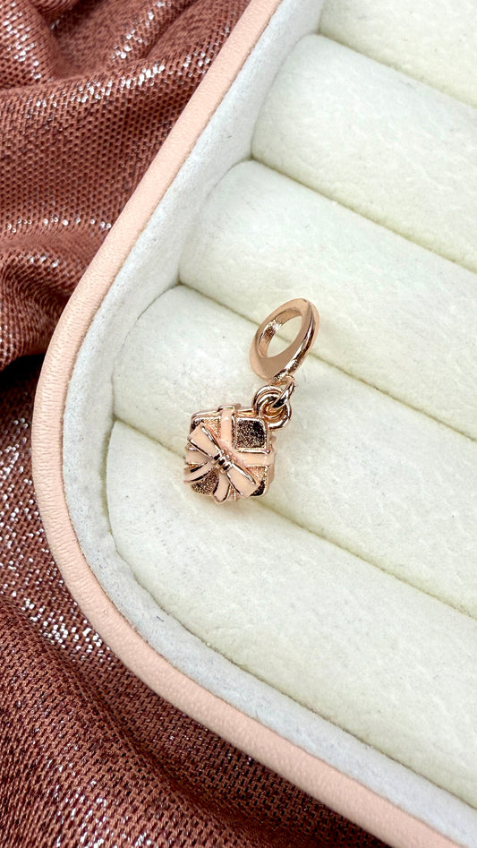 Charm Dije Regalo de Cumpleaños Cajita Dorada
