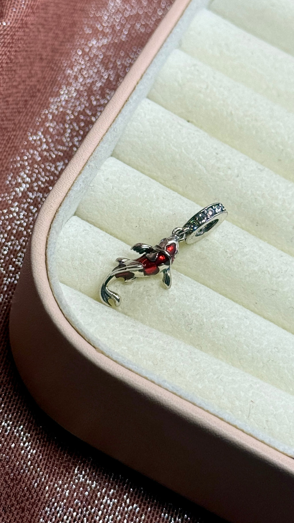 Charm Dije Pez Koi del Amor