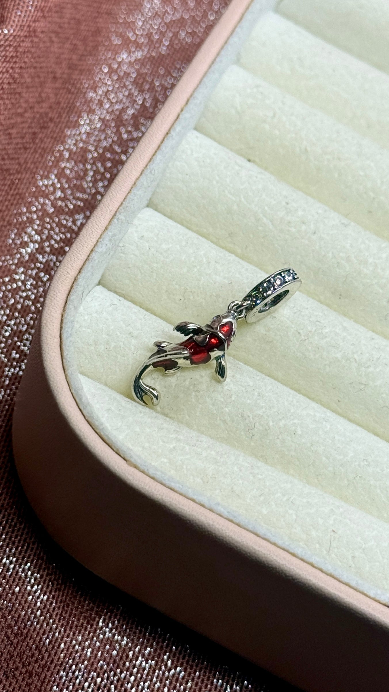 Charm Dije Pez Koi del Amor